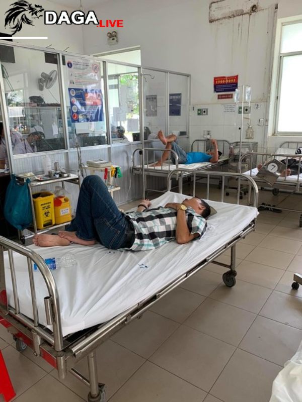 Em anh L bị đánh trọng thương phải cấp cứu do can ngăn