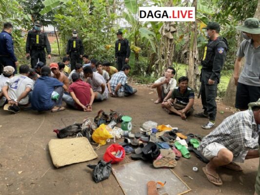 Hình ảnh các đối tượng bị lực lượng công an tạm bắt giữ vì đá gà ăn tiền