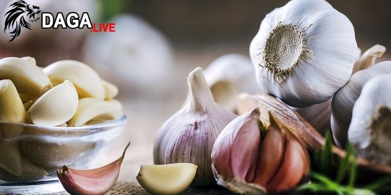 Không sử dụng lại nước tỏi cũ, có mùi cho gà