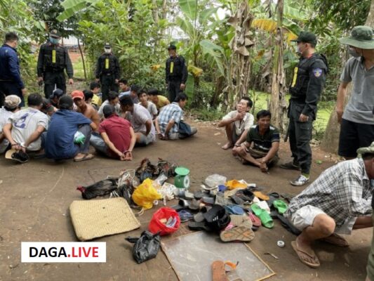 Những người bị bắt và tang vật của sới gà Cần Thơ