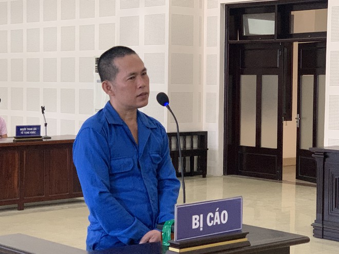 6 năm tù tội giết người vì bị nhắc nhở khi tỉa lông gà đá